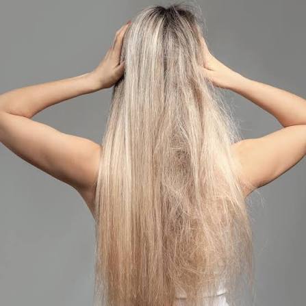 Liscio perfetto realizzato con la piastra senza danneggiare la fibra capillare.