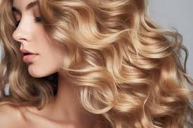 Onde con ferro su capelli spessi, styling professionale con forma e movimento naturale.