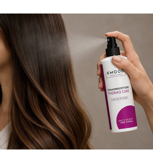 Onde morbide create con il ferro su capelli protetti dal calore per un risultato professionale.